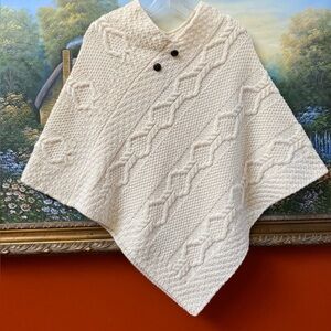 Fitzpatrick Clan Of Ireland Aran Cable Knit Buttoned Poncho 100% Merino Wool NEW